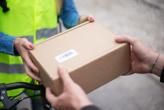 Courier Service - book online with Bookme